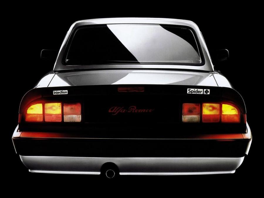  Alfa Romeo Spider 2.0 Quadrifoglio Verde (115) 1986 года  (фото 9 из 10)